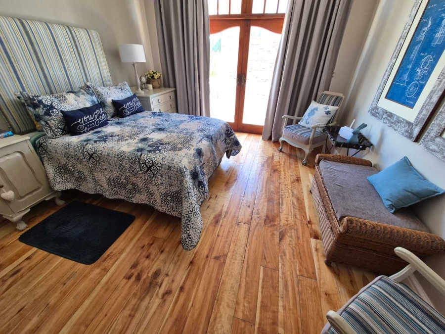 6 Bedroom Property for Sale in Outeniqua Strand Western Cape